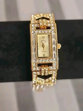 Vintage Adrienne Quartz Woman's Watch Gold-tone Faux-Diamond ADR013